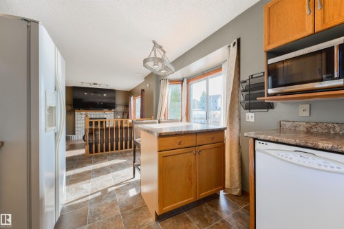 4012 44 Avenue, Stony Plain, AB - Indoor Photo Showing Kitchen