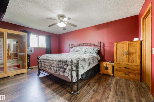 4012 44 Avenue, Stony Plain, AB - Indoor Photo Showing Bedroom