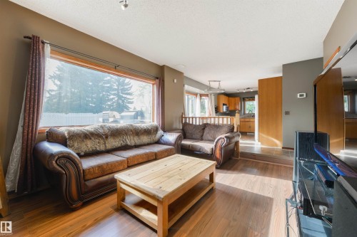 4012 44 Avenue, Stony Plain, AB - Indoor Photo Showing Living Room