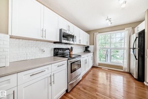 68 2051 Towne Centre Boulevard, Edmonton, AB - Indoor Photo Showing Kitchen