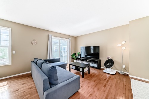 68 2051 Towne Centre Boulevard, Edmonton, AB - Indoor Photo Showing Living Room