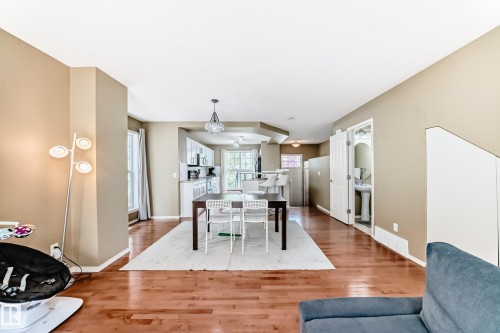 68 2051 Towne Centre Boulevard, Edmonton, AB - Indoor Photo Showing Dining Room