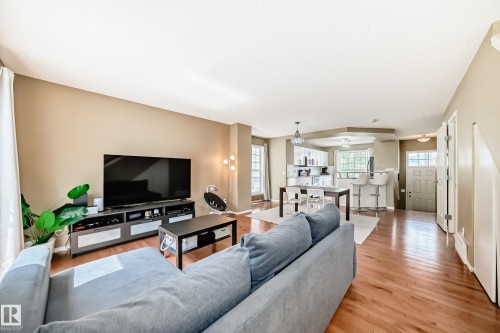 68 2051 Towne Centre Boulevard, Edmonton, AB - Indoor Photo Showing Living Room