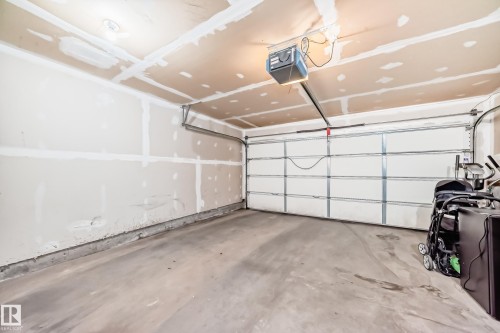 68 2051 Towne Centre Boulevard, Edmonton, AB - Indoor Photo Showing Garage