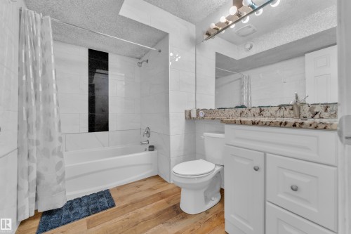 3774 20 Street Nw, Edmonton, AB - Indoor Photo Showing Bathroom