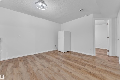 3774 20 Street Nw, Edmonton, AB - Indoor Photo Showing Other Room