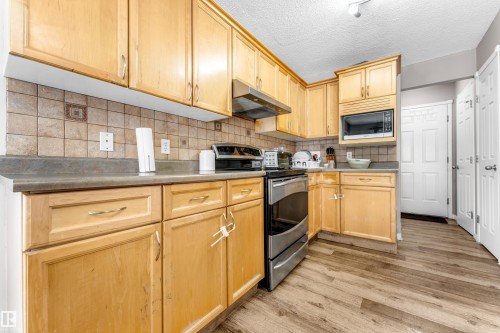3774 20 Street Nw, Edmonton, AB - Indoor Photo Showing Kitchen