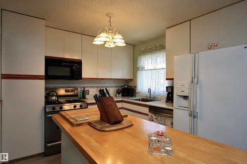 Kitchen with all appliances, including a gas stove! - 13315 136 Street, Edmonton, AB - Indoor Photo Showing Kitchen