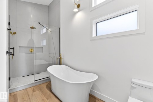 5310 103A Avenue, Edmonton, AB - Indoor Photo Showing Bathroom