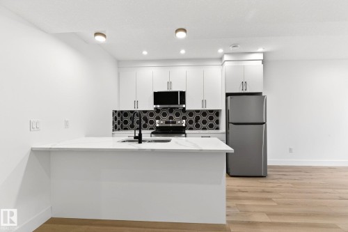 5310 103A Avenue, Edmonton, AB - Indoor Photo Showing Kitchen