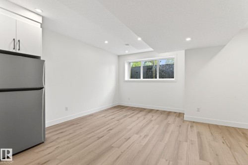 5310 103A Avenue, Edmonton, AB - Indoor