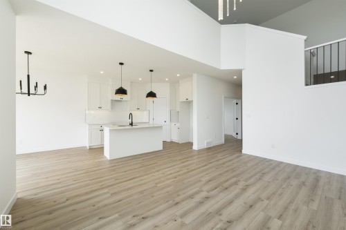 1305 Hawks Ridge Link Nw, Edmonton, AB - Indoor Photo Showing Kitchen