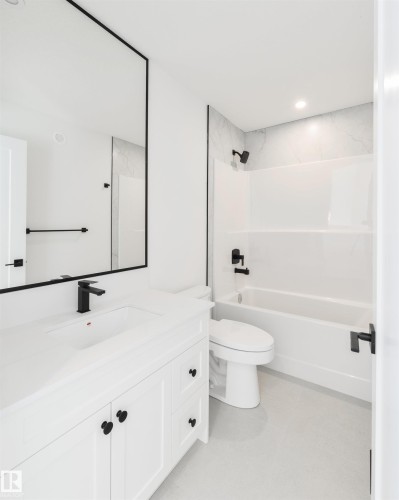 1305 Hawks Ridge Link Nw, Edmonton, AB - Indoor Photo Showing Bathroom