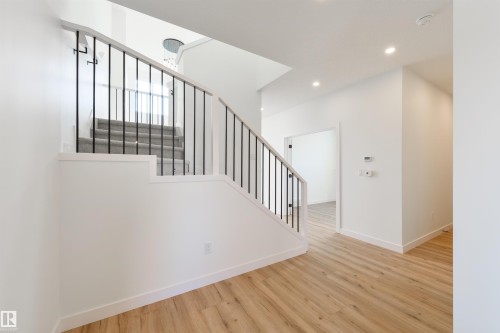 1305 Hawks Ridge Link Nw, Edmonton, AB - Indoor Photo Showing Other Room