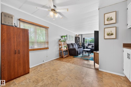 5007 51 Avenue, Egremont, AB - Indoor