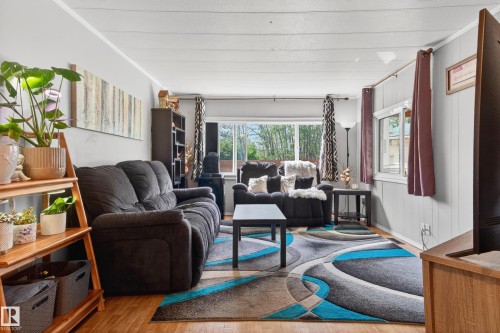 5007 51 Avenue, Egremont, AB - Indoor