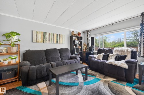 5007 51 Avenue, Egremont, AB - Indoor Photo Showing Living Room
