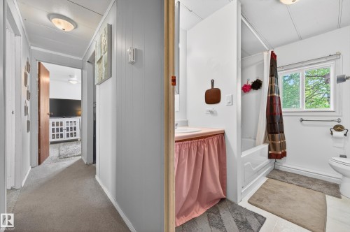 5007 51 Avenue, Egremont, AB - Indoor