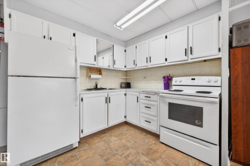 5007 51 Avenue, Egremont, AB - Indoor Photo Showing Kitchen