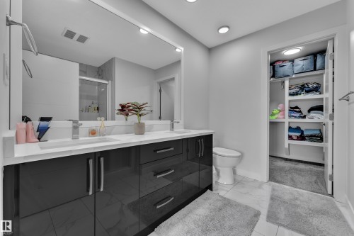 Double vanity with undermount sinks, white countertop, and chrome fixtures - 1118 Goldfinch Crescent, Edmonton, AB - Indoor Photo Showing Bathroom