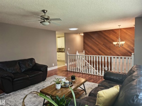 1, 49321 Range Road 72, Rural Brazeau County, AB - Indoor Photo Showing Living Room