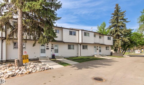 Row of townhomes featuring white siding and individual entryways - 707 Clareview Road, Edmonton, AB - Outdoor With Facade