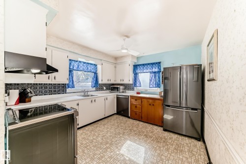 10927 146 Street, Edmonton, AB - Indoor Photo Showing Kitchen