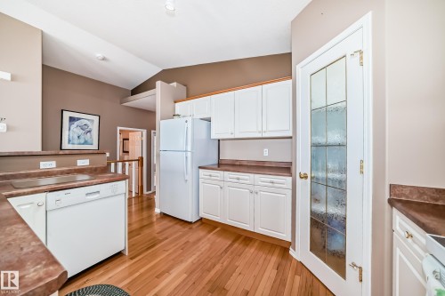 40 Heritage Crescent, Stony Plain, AB - Indoor Photo Showing Kitchen