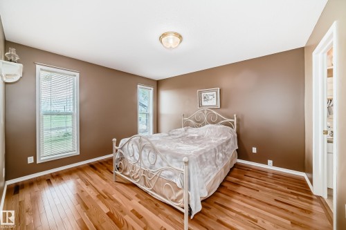 40 Heritage Crescent, Stony Plain, AB - Indoor Photo Showing Bedroom