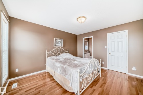 40 Heritage Crescent, Stony Plain, AB - Indoor Photo Showing Bedroom