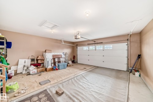 40 Heritage Crescent, Stony Plain, AB - Indoor Photo Showing Garage