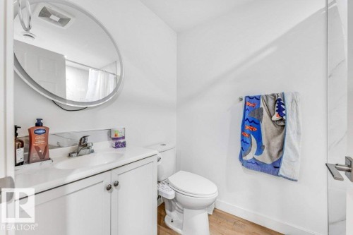 1459 Cherniak Way, Edmonton, AB - Indoor Photo Showing Bathroom