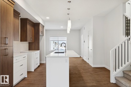 1081 Berg Place, Leduc, AB - Indoor Photo Showing Kitchen With Upgraded Kitchen