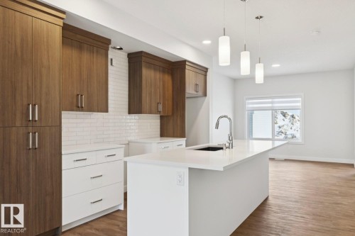1081 Berg Place, Leduc, AB - Indoor Photo Showing Kitchen With Upgraded Kitchen