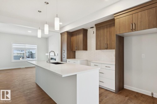 1081 Berg Place, Leduc, AB - Indoor Photo Showing Kitchen With Upgraded Kitchen