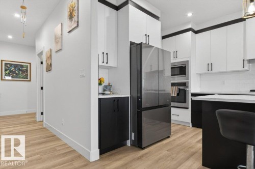 371 Bluff Cv, Leduc, AB - Indoor Photo Showing Kitchen