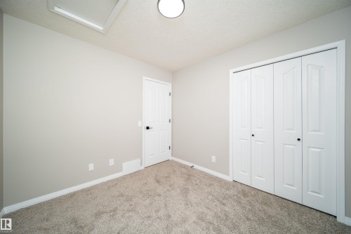 Neutral tone walls and carpeting provide a versatile palette - 1212 Ormsby Lane, Edmonton, AB - Indoor Photo Showing Other Room