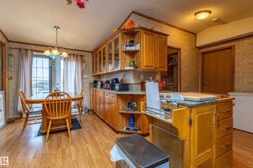 Dining area with wood-finish flooring and a multi-pane glass door - 1529 Range Road 272 Rural Parkland County, Alberta, Rural Parkland County, AB - Indoor