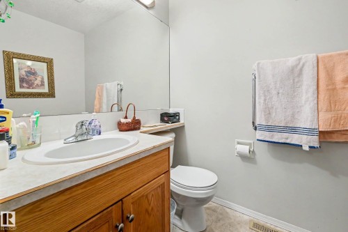#206 7000 Northview Dr, Wetaskiwin, AB - Indoor Photo Showing Bathroom