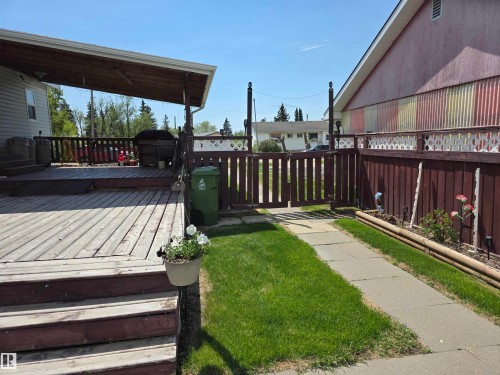 Spacious wood deck with a partial overhead covering - 5012 53 Ave, Breton, AB 