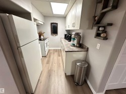 Galley kitchen. - 