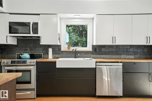 5406 110 Street, Edmonton, AB - Indoor Photo Showing Kitchen