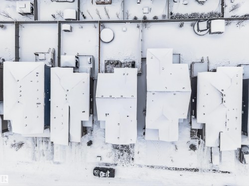Residential neighborhood featuring a series of townhomes with pitched roofs - 6085 King Landing, Edmonton, AB - Other