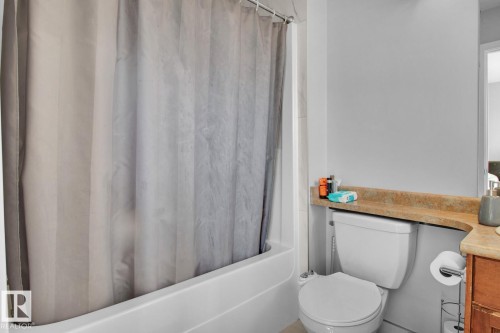 29 13215 153 Avenue, Edmonton, AB - Indoor Photo Showing Bathroom