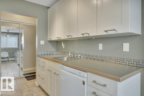 304 10320 113 Street, Edmonton, AB - Indoor Photo Showing Kitchen