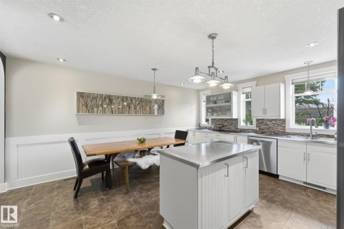 5400 49 Street, Stony Plain, AB - Indoor Photo Showing Kitchen