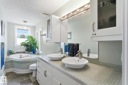 5400 49 Street, Stony Plain, AB - Indoor Photo Showing Bathroom