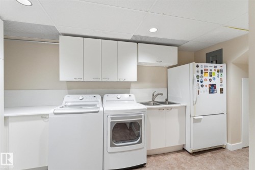 5400 49 Street, Stony Plain, AB - Indoor Photo Showing Laundry Room