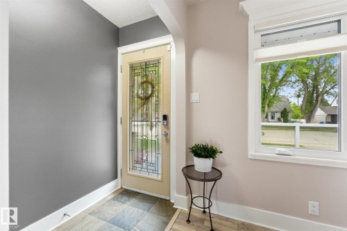 5400 49 Street, Stony Plain, AB - Indoor Photo Showing Other Room