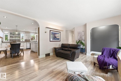 5400 49 Street, Stony Plain, AB - Indoor Photo Showing Living Room
